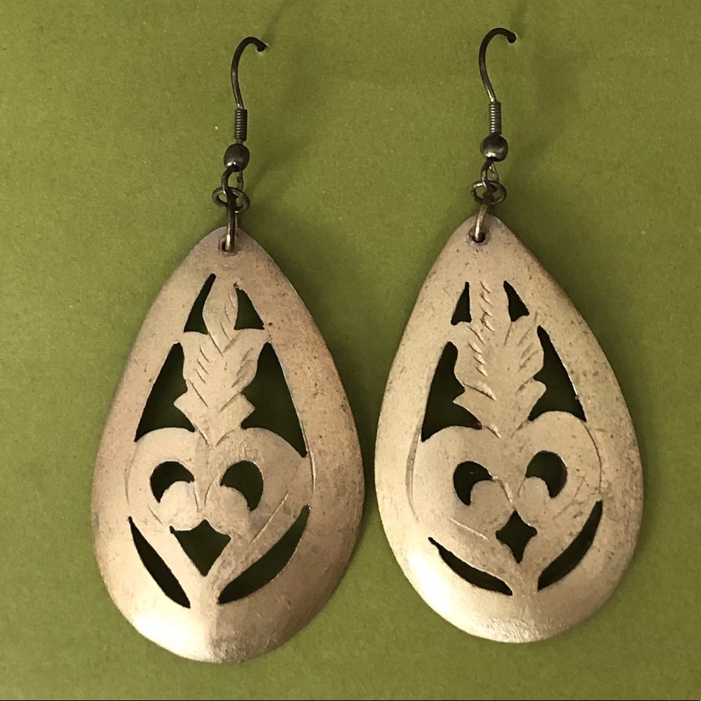 Charlotte Russe gold oval statement earrings - Picture 1 of 7